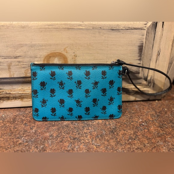 Gorgeous Coach wristlet - Picture 5 of 5